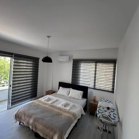 Center 3 Bedroom Flat Steps From Kyrenia Apartman *