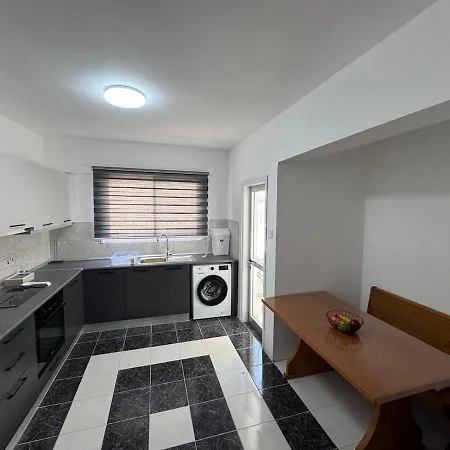 Apartman Center 3 Bedroom Flat Steps From Kyrenia
