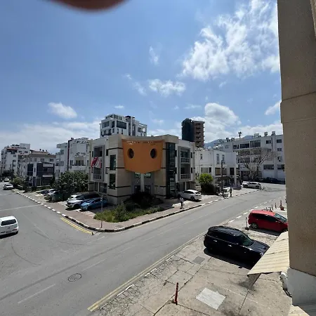 Apartman Center 3 Bedroom Flat Steps From Kyrenia